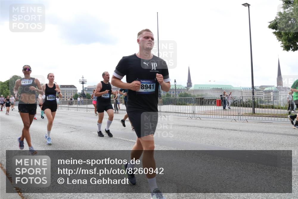 29.06.2025 - hella hamburg halbmarathon Lena Gebhardt http://msf.ph/oto/8260942 29.06.2025 10:34:28 Lombardsbrücke 1025, 1672, 1705, 1787, 2023, 2265, 2412, 2464, 2496, 2510, 2511, 2526, 2801, 2933, 3130, 3145, 3420, 3829, 3848, 4540, 4807, 4824, 4826, 5453, 5584, 5609, 6034, 6105, 6171, 6329, 6571, 6574, 6843, 7324, 7329, 7386, 7644, 7733, 8277, 8349, 8705, 8965, 9122, 9164, 9379, 9448, 9514, 10335, 10360, 10564, 10674, 11245, 11872, 12164, 13957, 15477, 16238, 16311, 16390, 16682, 16919, 17230, 18158, 18941 meine-sportfotos.de