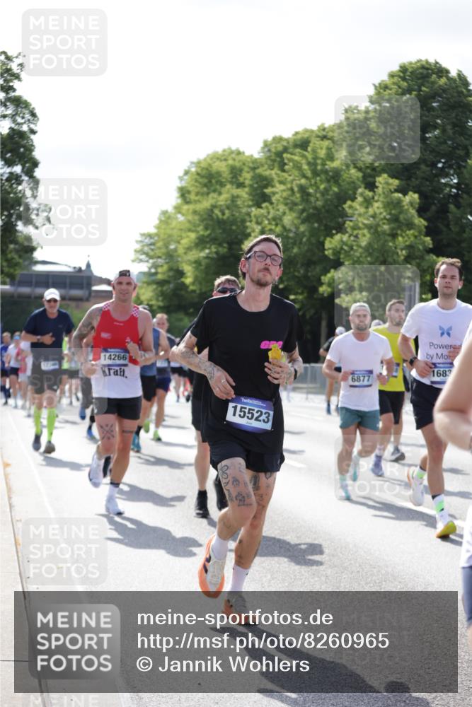 29.06.2025 - hella hamburg halbmarathon Jannik Wohlers http://msf.ph/oto/8260965 29.06.2025 09:58:11 Lombardsbrücke 1285, 1727, 2029, 2518, 2656, 2883, 2907, 3041, 3097, 3819, 3859, 4120, 4152, 4167, 5084, 5259, 5378, 5894, 6433, 6592, 6759, 6877, 7716, 8311, 8393, 8825, 10724, 11214, 11638, 11870, 12362, 12483, 12526, 12632, 12633, 12735, 12761, 13465, 13470, 13536, 13694, 13706, 13880, 14266, 14323, 14368, 14626, 14805, 14845, 15275, 15389, 15506, 15523, 15727, 15854, 15914, 16108, 16176, 16470, 16830, 16879, 16924, 17346, 17348, 18551, 18867, 19244 meine-sportfotos.de
