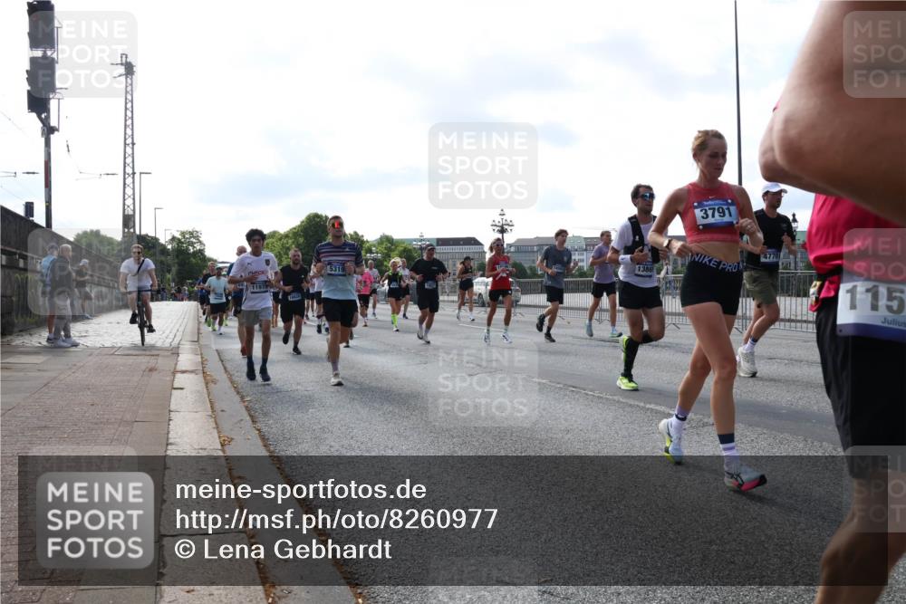 29.06.2025 - hella hamburg halbmarathon Lena Gebhardt http://msf.ph/oto/8260977 29.06.2025 09:57:04 Lombardsbrücke 1030, 1327, 1381, 1442, 1460, 1496, 1537, 1657, 1783, 1833, 2013, 2025, 2058, 2074, 2111, 2119, 2208, 2340, 2378, 2396, 2595, 2814, 2839, 2869, 2878, 3093, 3310, 3575, 3652, 3791, 4377, 4404, 4635, 4726, 4770, 4897, 5008, 5013, 5021, 5169, 5194, 5319, 5744, 5839, 6033, 6286, 6377, 6561, 6562, 6631, 6720, 6762, 7176, 7177, 7259, 7475, 7918, 8112, 8261, 8313, 8361, 8572, 8587, 8618, 8651, 8661, 8710, 8813, 8863, 8921, 8930, 9060, 9082, 9316, 9497, 9597, 9638, 10191 meine-sportfotos.de