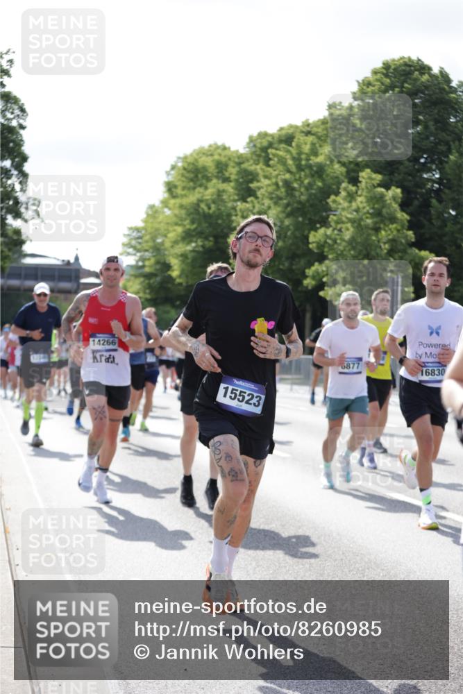 29.06.2025 - hella hamburg halbmarathon Jannik Wohlers http://msf.ph/oto/8260985 29.06.2025 09:58:11 Lombardsbrücke 1285, 1727, 2029, 2518, 2656, 2883, 2907, 3041, 3097, 3819, 3859, 4120, 4152, 4167, 5084, 5259, 5378, 5894, 6433, 6592, 6759, 6877, 7716, 8311, 8393, 8825, 10724, 11214, 11638, 11870, 12362, 12483, 12526, 12632, 12633, 12735, 12761, 13465, 13470, 13536, 13694, 13706, 13880, 14266, 14323, 14368, 14626, 14805, 14845, 15275, 15389, 15506, 15523, 15727, 15854, 15914, 16108, 16176, 16470, 16830, 16879, 16924, 17346, 17348, 18551, 18867, 19244 meine-sportfotos.de