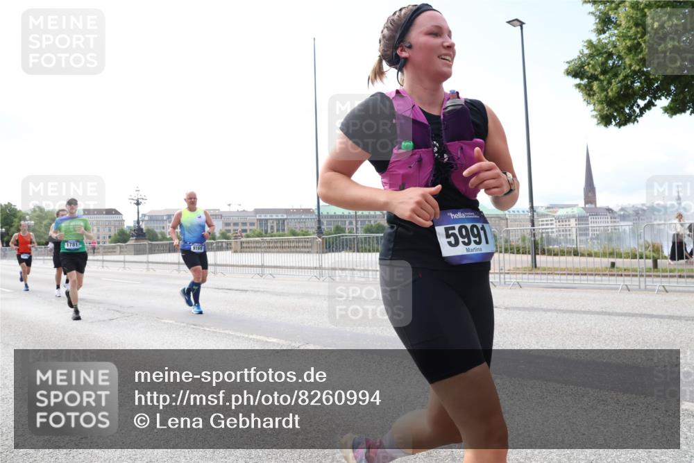 29.06.2025 - hella hamburg halbmarathon Lena Gebhardt http://msf.ph/oto/8260994 29.06.2025 10:10:57 Lombardsbrücke 1166, 1186, 1781, 2868, 4287, 4389, 5254, 5653, 5990, 5991, 7250, 7271, 7370, 7685, 8561, 9169, 9681, 9829, 10196, 11355, 11887, 11904, 11905, 12008, 12426, 12556, 12571, 12629, 12790, 12836, 13588, 13594, 13825, 13901, 14022, 14270, 14679, 15009, 15214, 15252, 16166, 16344, 16808, 17142, 17500, 17532, 18949, 19241 meine-sportfotos.de