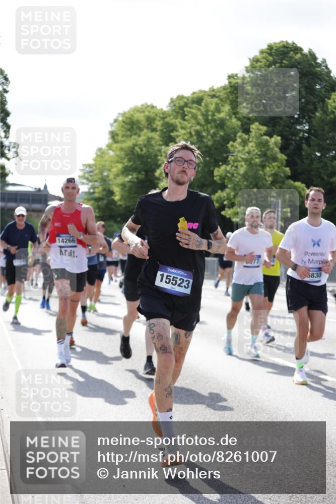 29.06.2025 - hella hamburg halbmarathon Jannik Wohlers http://msf.ph/oto/8261007 29.06.2025 09:58:12 Lombardsbrücke 1285, 1727, 1946, 1951, 2029, 2518, 2656, 2840, 2883, 2907, 3041, 3097, 3819, 3859, 4120, 4152, 4167, 5077, 5084, 5259, 5378, 5894, 6433, 6592, 6759, 6877, 7082, 7716, 8393, 8825, 10724, 11214, 11638, 11870, 12362, 12483, 12526, 12632, 12633, 12735, 12761, 13465, 13470, 13536, 13694, 13706, 13880, 14266, 14368, 14626, 14805, 14845, 15275, 15389, 15506, 15523, 15727, 15854, 15914, 16108, 16176, 16470, 16830, 17346, 17348, 19244 meine-sportfotos.de