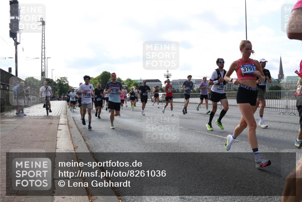 29.06.2025 - hella hamburg halbmarathon Lena Gebhardt http://msf.ph/oto/8261036 29.06.2025 09:57:04 Lombardsbrücke 1030, 1327, 1381, 1442, 1460, 1496, 1537, 1657, 1783, 1833, 2013, 2025, 2058, 2074, 2111, 2119, 2208, 2340, 2378, 2396, 2595, 2814, 2839, 2869, 2878, 3093, 3310, 3575, 3652, 3791, 4377, 4404, 4635, 4726, 4770, 4897, 5008, 5013, 5021, 5169, 5194, 5319, 5744, 5839, 6033, 6286, 6377, 6561, 6562, 6631, 6720, 6762, 7176, 7177, 7259, 7475, 7918, 8112, 8261, 8313, 8361, 8572, 8587, 8618, 8651, 8661, 8710, 8813, 8863, 8921, 8930, 9060, 9082, 9316, 9497, 9597, 9638, 10191 meine-sportfotos.de