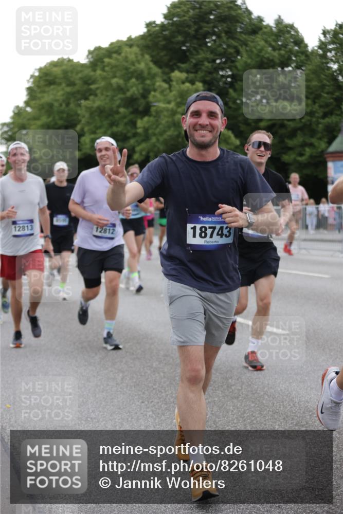 29.06.2025 - hella hamburg halbmarathon Jannik Wohlers http://msf.ph/oto/8261048 29.06.2025 10:32:45 Lombardsbrücke 1324, 1764, 2038, 2054, 2085, 2838, 2959, 3391, 3871, 4030, 4096, 4445, 4555, 4650, 5110, 5180, 5581, 5917, 6773, 7982, 8595, 9143, 9289, 9471, 9768, 11229, 11260, 11713, 11826, 12039, 12812, 12813, 13339, 14085, 14305, 14743, 15091, 15815, 15885, 15951, 15957, 15964, 16246, 16270, 16391, 17135, 17157, 17317, 17417, 18191, 18409, 18742, 18743, 18951, 19213 meine-sportfotos.de