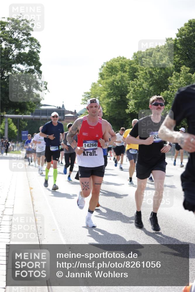29.06.2025 - hella hamburg halbmarathon Jannik Wohlers http://msf.ph/oto/8261056 29.06.2025 09:58:12 Lombardsbrücke 1285, 1727, 1946, 1951, 2029, 2518, 2656, 2840, 2883, 2907, 3041, 3097, 3819, 3859, 4120, 4152, 4167, 5077, 5084, 5259, 5378, 5894, 6433, 6592, 6759, 6877, 7082, 7716, 8393, 8825, 10724, 11214, 11638, 11870, 12362, 12483, 12526, 12632, 12633, 12735, 12761, 13465, 13470, 13536, 13694, 13706, 13880, 14266, 14368, 14626, 14805, 14845, 15275, 15389, 15506, 15523, 15727, 15854, 15914, 16108, 16176, 16470, 16830, 17346, 17348, 19244 meine-sportfotos.de