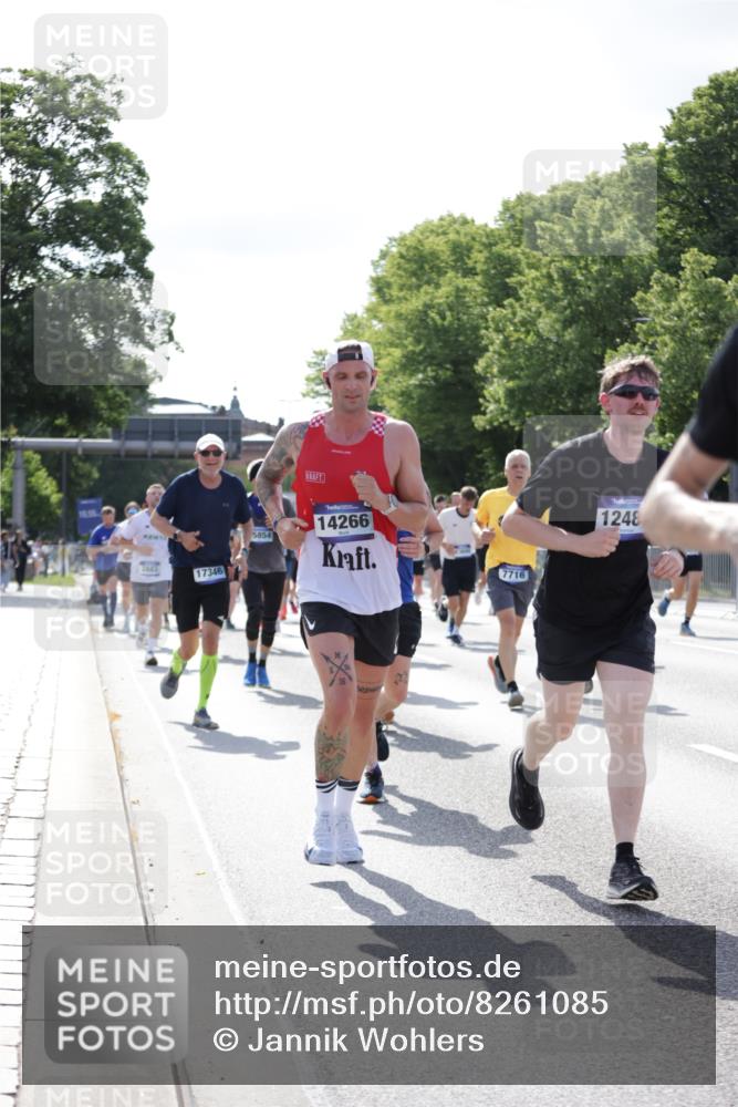 29.06.2025 - hella hamburg halbmarathon Jannik Wohlers http://msf.ph/oto/8261085 29.06.2025 09:58:12 Lombardsbrücke 1285, 1727, 1946, 1951, 2029, 2518, 2656, 2840, 2883, 2907, 3041, 3097, 3819, 3859, 4120, 4152, 4167, 5077, 5084, 5259, 5378, 5894, 6433, 6592, 6759, 6877, 7082, 7716, 8393, 8825, 10724, 11214, 11638, 11870, 12362, 12483, 12526, 12632, 12633, 12735, 12761, 13465, 13470, 13536, 13694, 13706, 13880, 14266, 14368, 14626, 14805, 14845, 15275, 15389, 15506, 15523, 15727, 15854, 15914, 16108, 16176, 16470, 16830, 17346, 17348, 19244 meine-sportfotos.de