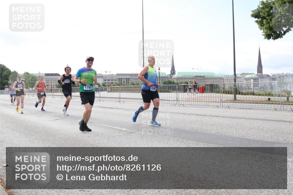 29.06.2025 - hella hamburg halbmarathon Lena Gebhardt http://msf.ph/oto/8261126 29.06.2025 10:10:58 Lombardsbrücke 1166, 1186, 1781, 2868, 4287, 4389, 5254, 5653, 5990, 5991, 7250, 7271, 7370, 8171, 8561, 9169, 9681, 9829, 10196, 11149, 11355, 11887, 11904, 11905, 12008, 12426, 12556, 12571, 12629, 12790, 12836, 13588, 13594, 13825, 13901, 14022, 14270, 14679, 15009, 15214, 15252, 15908, 16344, 16808, 17142, 17500, 17532, 18949, 19241 meine-sportfotos.de