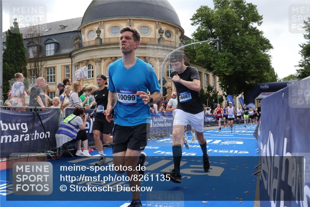29.06.2025 - hella hamburg halbmarathon Strokosch-Dieckow http://msf.ph/oto/8261135 29.06.2025 10:43:21 Ziel 2653, 3109, 3124, 3146, 3928, 5436, 5506, 8664, 9931, 10099, 10237, 13348, 15921, 16314, 16720, 16997, 17391, 18274, 18942, 18987, 19009, 19051 meine-sportfotos.de