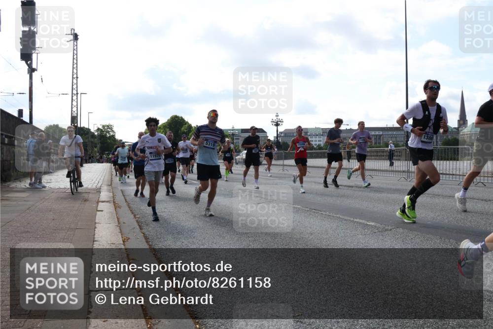 29.06.2025 - hella hamburg halbmarathon Lena Gebhardt http://msf.ph/oto/8261158 29.06.2025 09:57:04 Lombardsbrücke 1030, 1327, 1381, 1442, 1460, 1496, 1537, 1657, 1783, 1833, 2013, 2025, 2058, 2074, 2111, 2119, 2208, 2340, 2378, 2396, 2595, 2814, 2839, 2869, 2878, 3093, 3310, 3575, 3652, 3791, 4377, 4404, 4635, 4726, 4770, 4897, 5008, 5013, 5021, 5169, 5194, 5319, 5744, 5839, 6033, 6286, 6377, 6561, 6562, 6631, 6720, 6762, 7176, 7177, 7259, 7475, 7918, 8112, 8261, 8313, 8361, 8572, 8587, 8618, 8651, 8661, 8710, 8813, 8863, 8921, 8930, 9060, 9082, 9316, 9497, 9597, 9638, 10191 meine-sportfotos.de