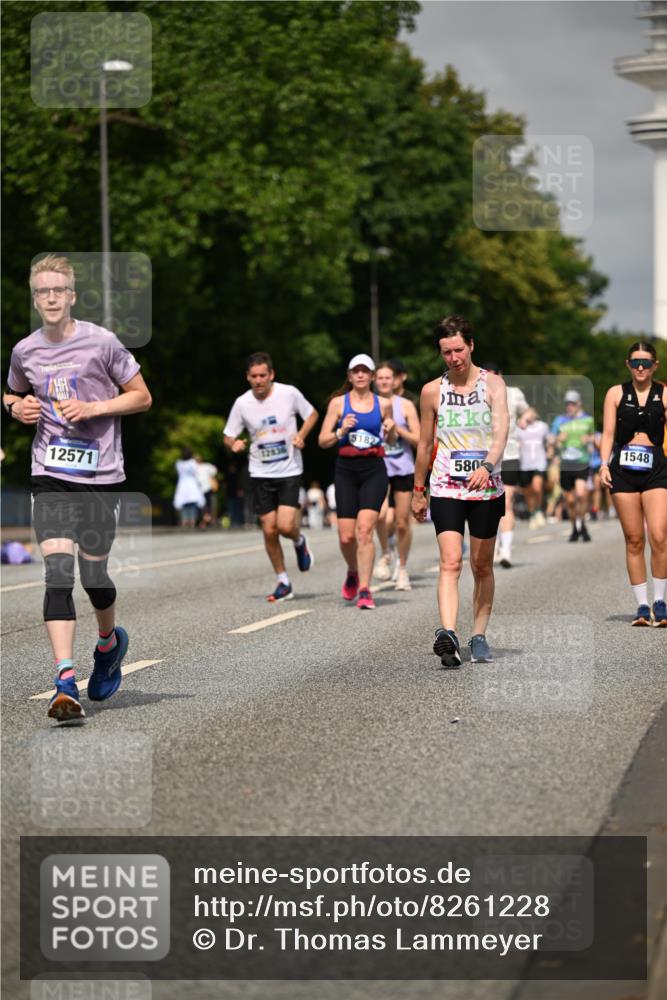 29.06.2025 - hella hamburg halbmarathon Dr. Thomas Lammeyer http://msf.ph/oto/8261228 29.06.2025 10:14:41 Kennedybrücke 1052, 1186, 1548, 1781, 2868, 5182, 5653, 5806, 8561, 8685, 9150, 9829, 11149 meine-sportfotos.de