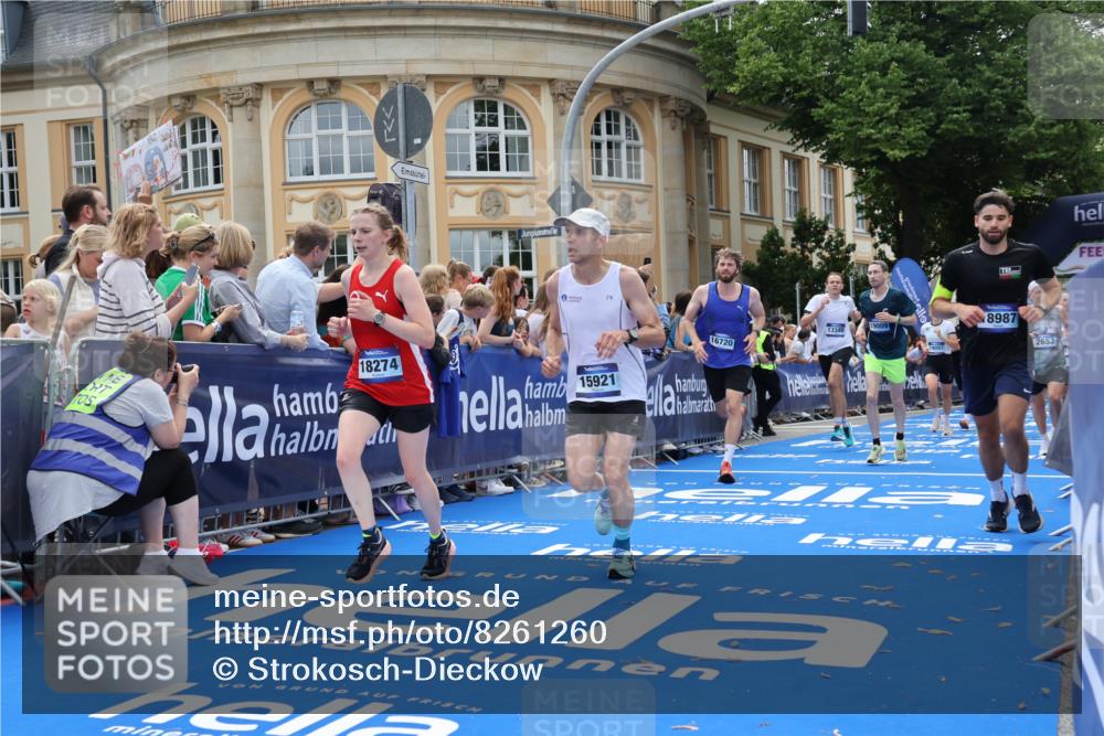 29.06.2025 - hella hamburg halbmarathon Strokosch-Dieckow http://msf.ph/oto/8261260 29.06.2025 10:43:24 Ziel 2653, 3109, 3124, 3146, 3928, 4080, 5124, 5436, 5506, 7635, 8664, 9931, 10099, 10237, 10246, 11648, 12623, 13348, 15921, 16338, 16720, 17391, 18274, 18513, 18810, 18942, 18987, 19009, 19051 meine-sportfotos.de