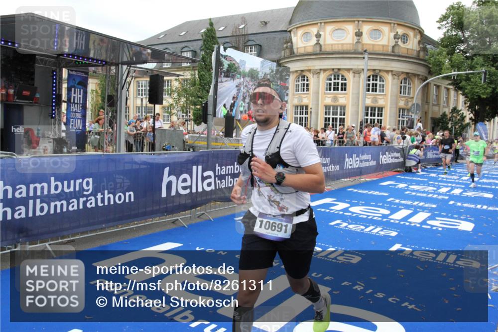 29.06.2025 - hella hamburg halbmarathon Michael Strokosch http://msf.ph/oto/8261311 29.06.2025 10:51:39 Ziel 1335, 5008, 10691, 13327, 14012, 14458, 19007, 19020 meine-sportfotos.de