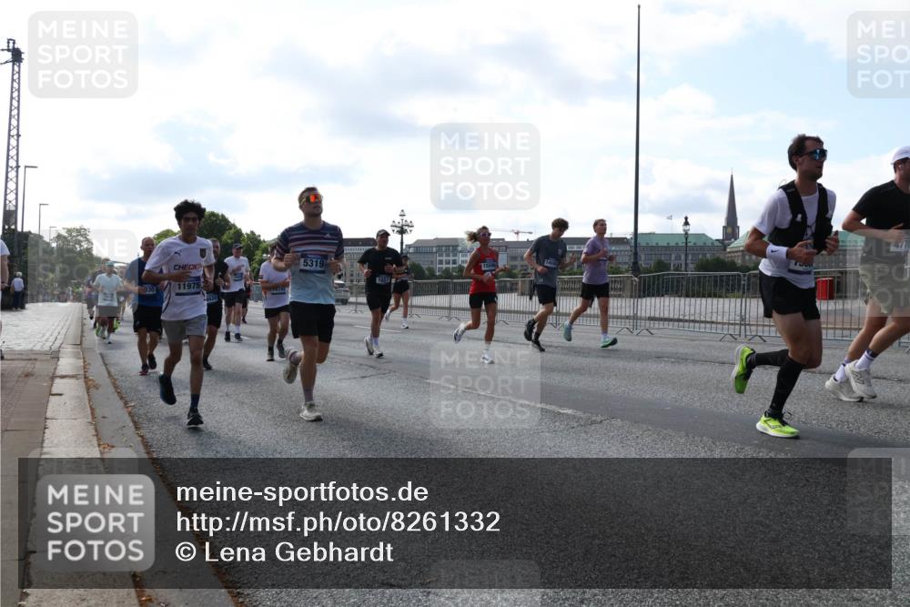 29.06.2025 - hella hamburg halbmarathon Lena Gebhardt http://msf.ph/oto/8261332 29.06.2025 09:57:05 Lombardsbrücke 1030, 1327, 1381, 1442, 1460, 1496, 1537, 1657, 1783, 1833, 2013, 2025, 2074, 2111, 2119, 2208, 2340, 2378, 2396, 2595, 2814, 2839, 2869, 2878, 3093, 3103, 3310, 3575, 3652, 3791, 4377, 4404, 4558, 4635, 4726, 4770, 4897, 5008, 5013, 5021, 5169, 5194, 5319, 5744, 5839, 6033, 6377, 6561, 6562, 6631, 6720, 6762, 7176, 7177, 7259, 7475, 7918, 8112, 8261, 8313, 8572, 8587, 8618, 8651, 8661, 8710, 8813, 8863, 8921, 8930, 9060, 9082, 9316, 9497, 9597, 9638, 10191 meine-sportfotos.de