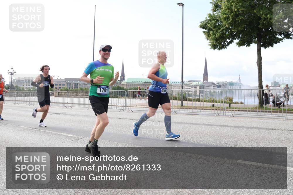 29.06.2025 - hella hamburg halbmarathon Lena Gebhardt http://msf.ph/oto/8261333 29.06.2025 10:10:59 Lombardsbrücke 1166, 1186, 1723, 1781, 2868, 4287, 4389, 5254, 5653, 5990, 5991, 7250, 7271, 7370, 8171, 8206, 8207, 8561, 9169, 9681, 9829, 10196, 11149, 11355, 11887, 11904, 11905, 12426, 12556, 12571, 12629, 12790, 12836, 13588, 13594, 13825, 13901, 14022, 14270, 15009, 15214, 15252, 15908, 16344, 16808, 17142, 17500, 17532, 18949, 19241 meine-sportfotos.de