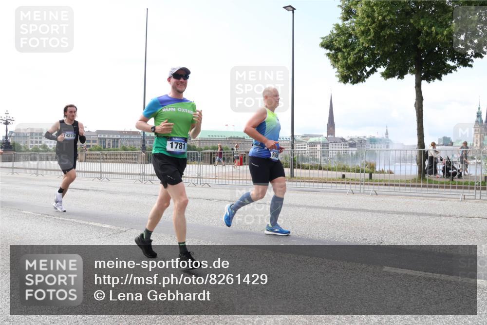 29.06.2025 - hella hamburg halbmarathon Lena Gebhardt http://msf.ph/oto/8261429 29.06.2025 10:10:59 Lombardsbrücke 1166, 1186, 1723, 1781, 2868, 4287, 4389, 5254, 5653, 5990, 5991, 7250, 7271, 7370, 8171, 8206, 8207, 8561, 9169, 9681, 9829, 10196, 11149, 11355, 11887, 11904, 11905, 12426, 12556, 12571, 12629, 12790, 12836, 13588, 13594, 13825, 13901, 14022, 14270, 15009, 15214, 15252, 15908, 16344, 16808, 17142, 17500, 17532, 18949, 19241 meine-sportfotos.de