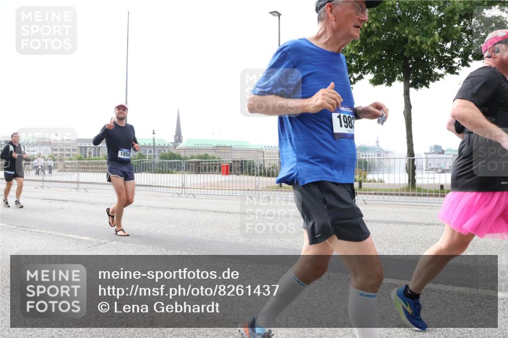 29.06.2025 - hella hamburg halbmarathon Lena Gebhardt http://msf.ph/oto/8261437 29.06.2025 10:46:00 Lombardsbrücke 1004, 1033, 1060, 1085, 1100, 1104, 1421, 1426, 1532, 1555, 1854, 1867, 1868, 1983, 2008, 2398, 2423, 2522, 2550, 2657, 2664, 2773, 2813, 2917, 2951, 2954, 2965, 2973, 3410, 4104, 4119, 4223, 4224, 4317, 4388, 4572, 5044, 5635, 5697, 5703, 5769, 5770, 5854, 5892, 6133, 6333, 6392, 6623, 7268, 7356, 7605, 7894, 7960, 7983, 8047, 8745, 9120, 9121, 9129, 9337, 9426, 9445, 10327, 10329, 10367, 10511, 11358, 11361, 11876, 11910, 12298, 12507 meine-sportfotos.de