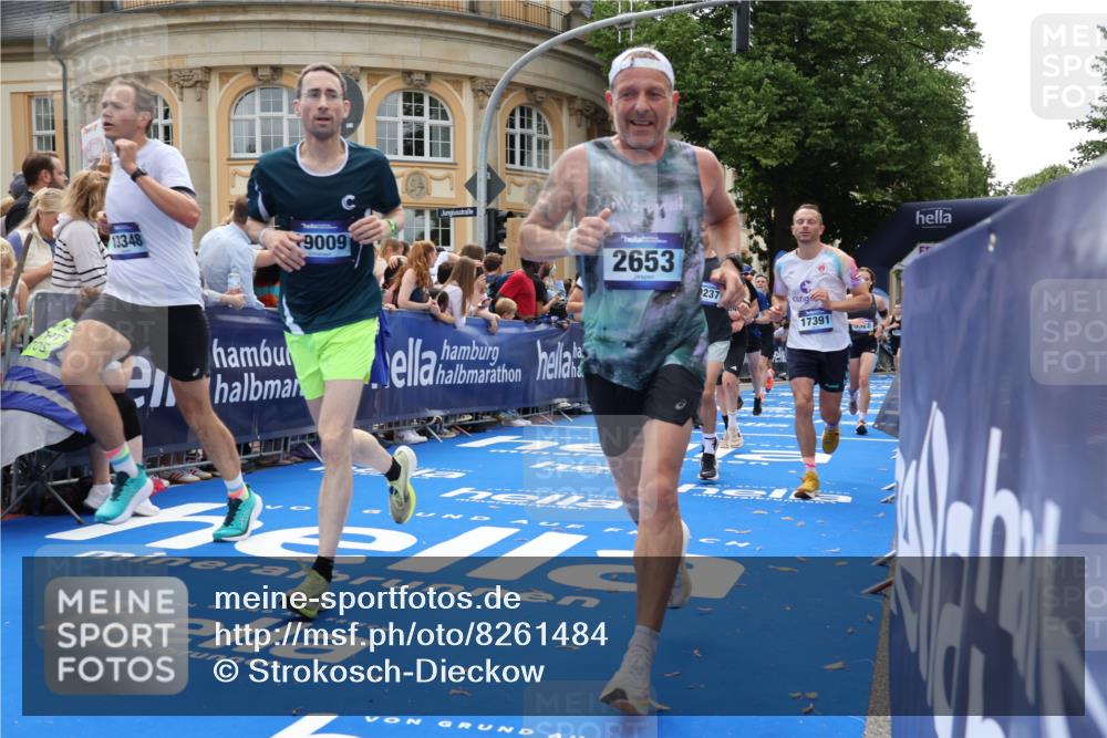 29.06.2025 - hella hamburg halbmarathon Strokosch-Dieckow http://msf.ph/oto/8261484 29.06.2025 10:43:26 Ziel 2653, 3146, 3928, 4080, 5124, 5436, 5506, 7635, 8664, 9931, 10237, 10246, 11648, 12623, 13348, 14484, 15921, 16338, 16720, 17391, 18274, 18513, 18775, 18810, 18942, 18987, 19009, 19051, 19229 meine-sportfotos.de