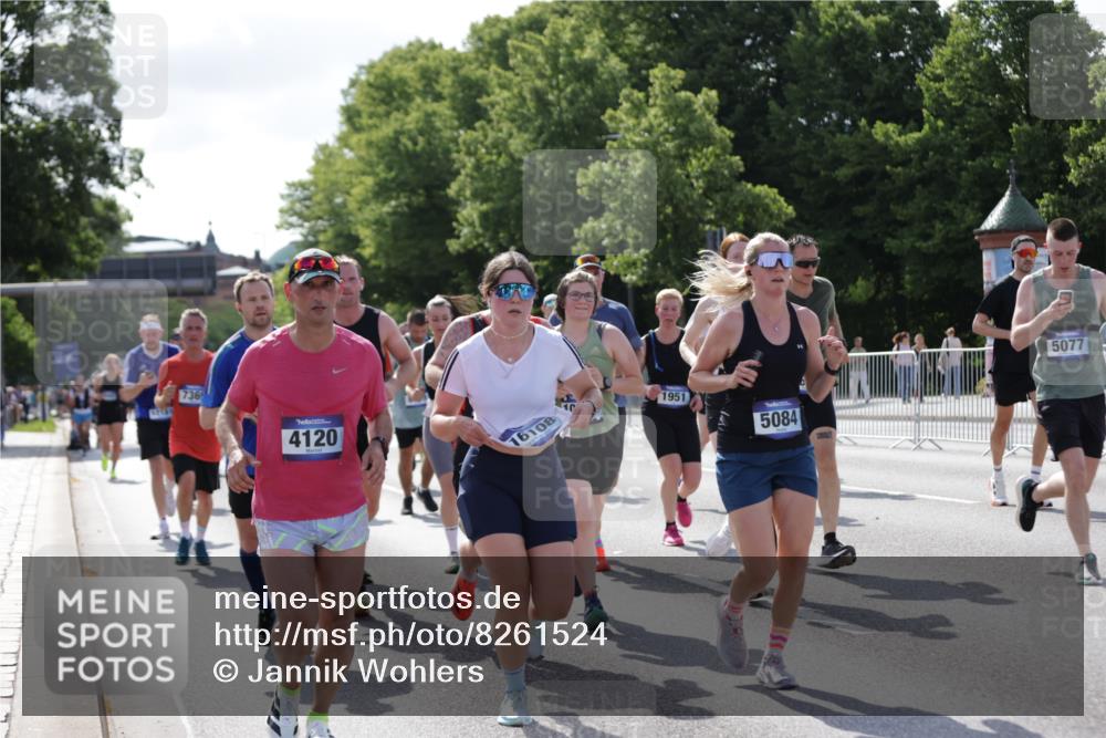 29.06.2025 - hella hamburg halbmarathon Jannik Wohlers http://msf.ph/oto/8261524 29.06.2025 09:58:19 Lombardsbrücke 1410, 1727, 1946, 1951, 2029, 2518, 2840, 2883, 2907, 3097, 3819, 3952, 4120, 4152, 4167, 5077, 5084, 5259, 5378, 6294, 6592, 6657, 6759, 6877, 7082, 7369, 7716, 7732, 8068, 8322, 8639, 8721, 9770, 10724, 11212, 11214, 11638, 11976, 12362, 12483, 12526, 12632, 12633, 12735, 13397, 13465, 13470, 13536, 13694, 13706, 13880, 14266, 14355, 14363, 14368, 14702, 15275, 15389, 15497, 15506, 15523, 15727, 15854, 16108, 16176, 16470, 16830, 17181, 17346, 17348, 17491 meine-sportfotos.de