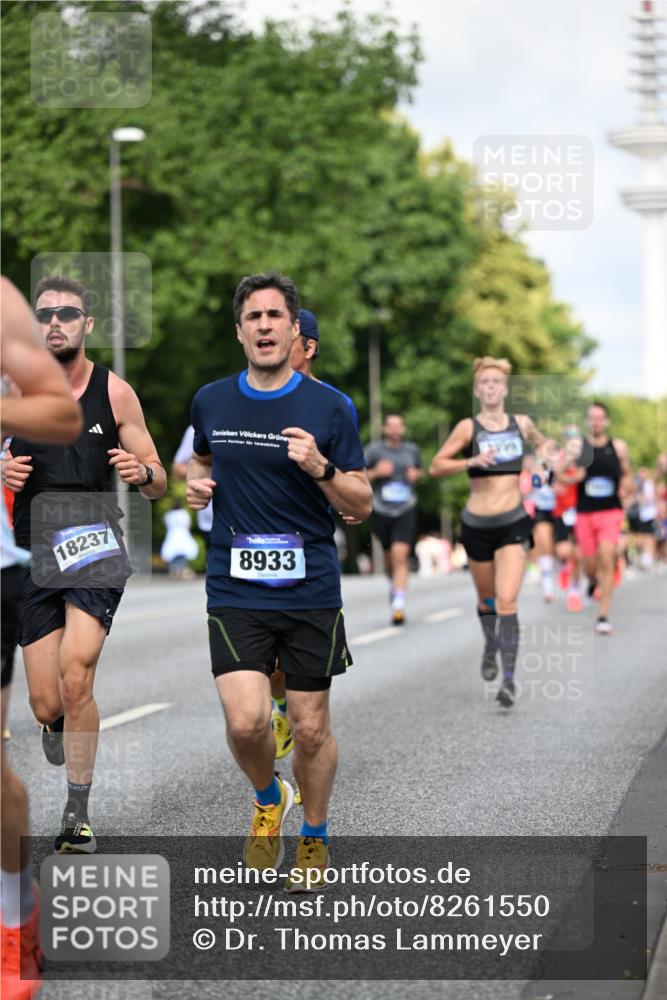 29.06.2025 - hella hamburg halbmarathon Dr. Thomas Lammeyer http://msf.ph/oto/8261550 29.06.2025 09:52:03 Kennedybrücke 1290, 1505, 1710, 2262, 2399, 3480, 4062, 4359, 4381, 5003, 5307, 5554, 5709, 6993, 7152, 7154, 8121, 8571, 8933, 9403, 10404, 10852 meine-sportfotos.de