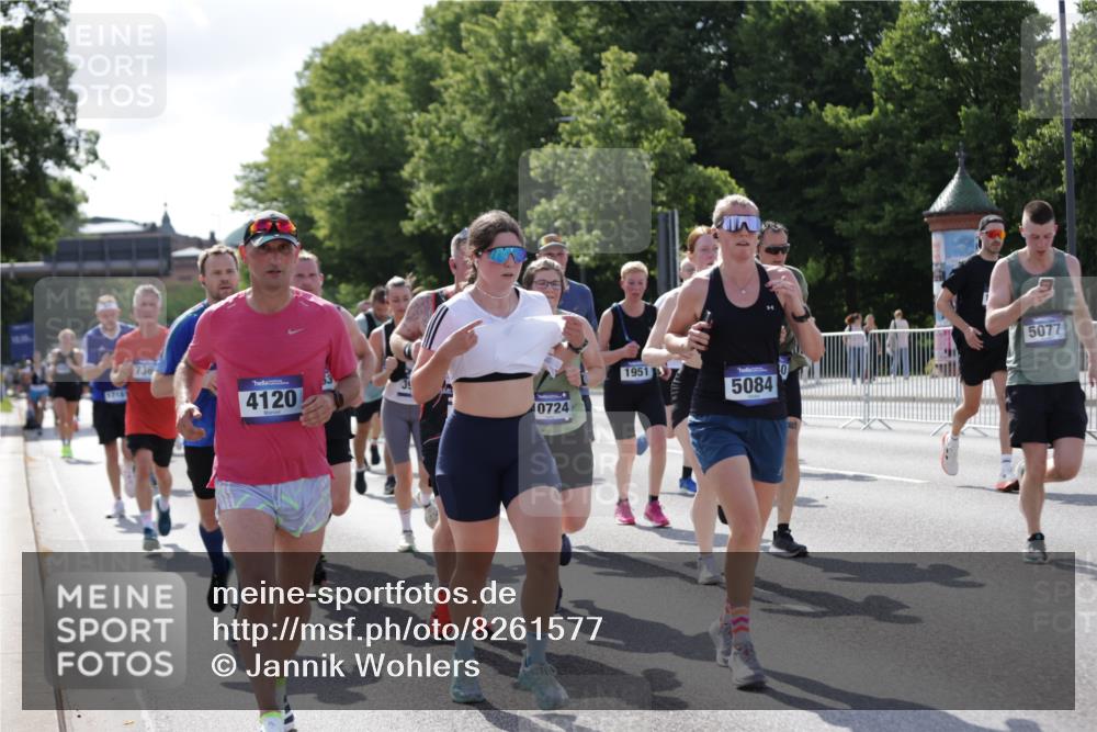 29.06.2025 - hella hamburg halbmarathon Jannik Wohlers http://msf.ph/oto/8261577 29.06.2025 09:58:19 Lombardsbrücke 1410, 1727, 1946, 1951, 2029, 2518, 2840, 2883, 2907, 3097, 3819, 3952, 4120, 4152, 4167, 5077, 5084, 5259, 5378, 6294, 6592, 6657, 6759, 6877, 7082, 7369, 7716, 7732, 8068, 8322, 8639, 8721, 9770, 10724, 11212, 11214, 11638, 11976, 12362, 12483, 12526, 12632, 12633, 12735, 13397, 13465, 13470, 13536, 13694, 13706, 13880, 14266, 14355, 14363, 14368, 14702, 15275, 15389, 15497, 15506, 15523, 15727, 15854, 16108, 16176, 16470, 16830, 17181, 17346, 17348, 17491 meine-sportfotos.de