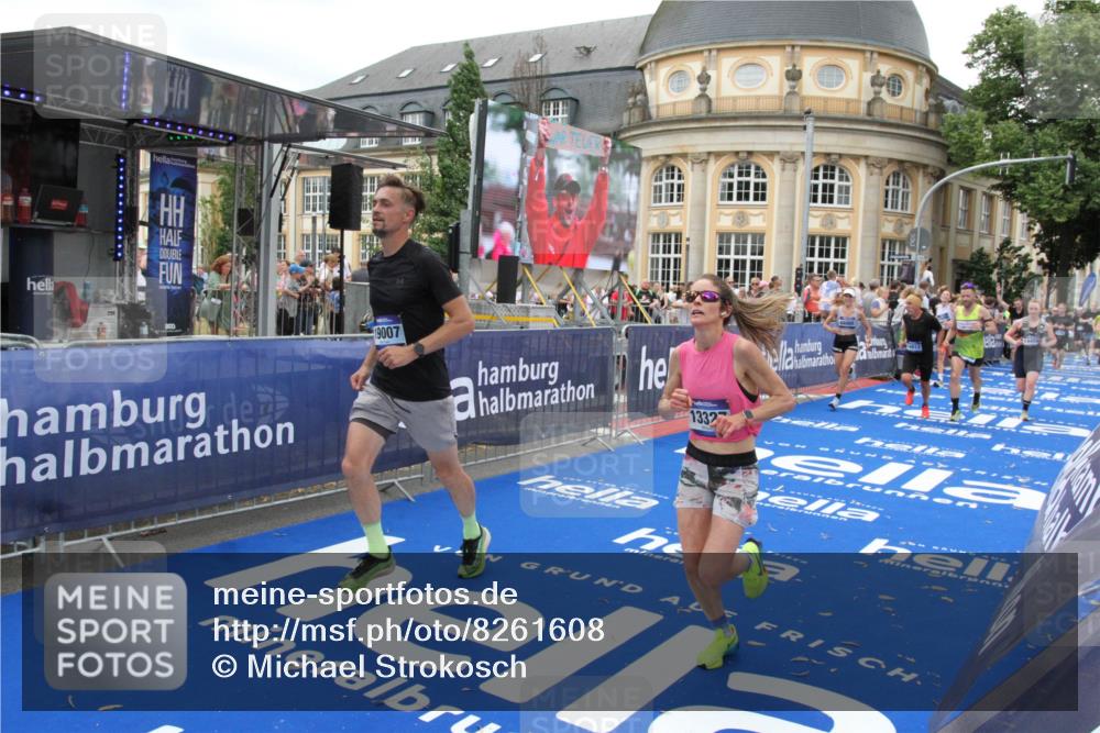 29.06.2025 - hella hamburg halbmarathon Michael Strokosch http://msf.ph/oto/8261608 29.06.2025 10:51:43 Ziel 5008, 6286, 13327, 14012, 14458, 15496, 15831, 15899, 19007, 19020 meine-sportfotos.de