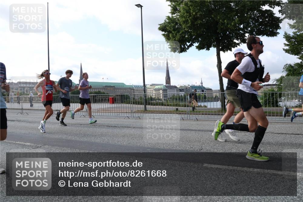 29.06.2025 - hella hamburg halbmarathon Lena Gebhardt http://msf.ph/oto/8261668 29.06.2025 09:57:05 Lombardsbrücke 1030, 1327, 1381, 1442, 1460, 1496, 1537, 1657, 1783, 1833, 2013, 2025, 2074, 2111, 2119, 2208, 2340, 2378, 2396, 2595, 2814, 2839, 2869, 2878, 3093, 3103, 3310, 3575, 3652, 3791, 4377, 4404, 4558, 4635, 4726, 4770, 4897, 5008, 5013, 5021, 5169, 5194, 5319, 5744, 5839, 6033, 6377, 6561, 6562, 6631, 6720, 6762, 7176, 7177, 7259, 7475, 7918, 8112, 8261, 8313, 8572, 8587, 8618, 8651, 8661, 8710, 8813, 8863, 8921, 8930, 9060, 9082, 9316, 9497, 9597, 9638, 10191 meine-sportfotos.de