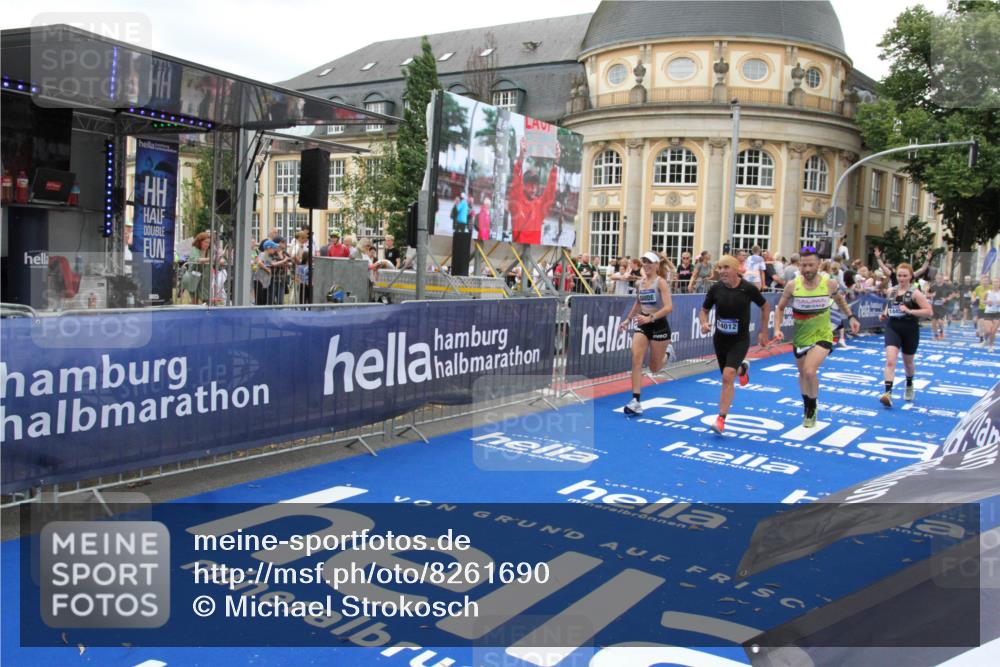 29.06.2025 - hella hamburg halbmarathon Michael Strokosch http://msf.ph/oto/8261690 29.06.2025 10:51:44 Ziel 5008, 6286, 13327, 14012, 14458, 15496, 15831, 15899, 19007, 19020 meine-sportfotos.de