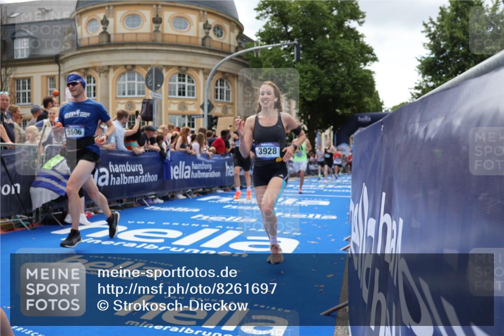 29.06.2025 - hella hamburg halbmarathon Strokosch-Dieckow http://msf.ph/oto/8261697 29.06.2025 10:43:29 Ziel 2653, 3928, 4080, 5124, 5436, 5506, 7635, 8664, 9931, 10237, 10246, 11648, 12623, 13348, 13996, 14484, 14690, 16338, 16720, 17391, 17912, 18513, 18775, 18810, 18942, 18987, 19009, 19051, 19229 meine-sportfotos.de