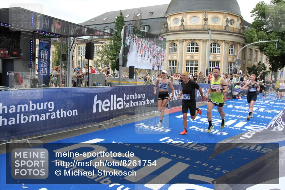 29.06.2025 - hella hamburg halbmarathon Michael Strokosch http://msf.ph/oto/8261754 29.06.2025 10:51:44 Ziel 5008, 6286, 13327, 14012, 14458, 15496, 15831, 15899, 19007, 19020 meine-sportfotos.de