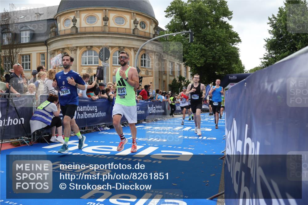 29.06.2025 - hella hamburg halbmarathon Strokosch-Dieckow http://msf.ph/oto/8261851 29.06.2025 10:43:31 Ziel 3116, 3928, 4080, 5124, 5436, 5506, 7635, 8664, 9931, 10237, 10246, 11648, 12623, 13996, 14484, 14690, 16338, 17391, 17912, 18449, 18513, 18775, 18810, 18942, 19051, 19229 meine-sportfotos.de