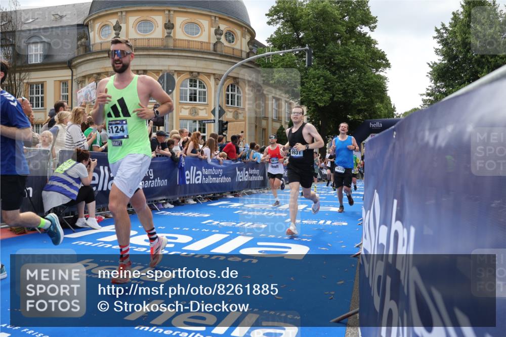29.06.2025 - hella hamburg halbmarathon Strokosch-Dieckow http://msf.ph/oto/8261885 29.06.2025 10:43:32 Ziel 3116, 3928, 4080, 4318, 5124, 5436, 5506, 7635, 8664, 9114, 9931, 10246, 11648, 12623, 13421, 13996, 14484, 14690, 15328, 15932, 16338, 17912, 18449, 18513, 18775, 18810, 18942, 19229 meine-sportfotos.de