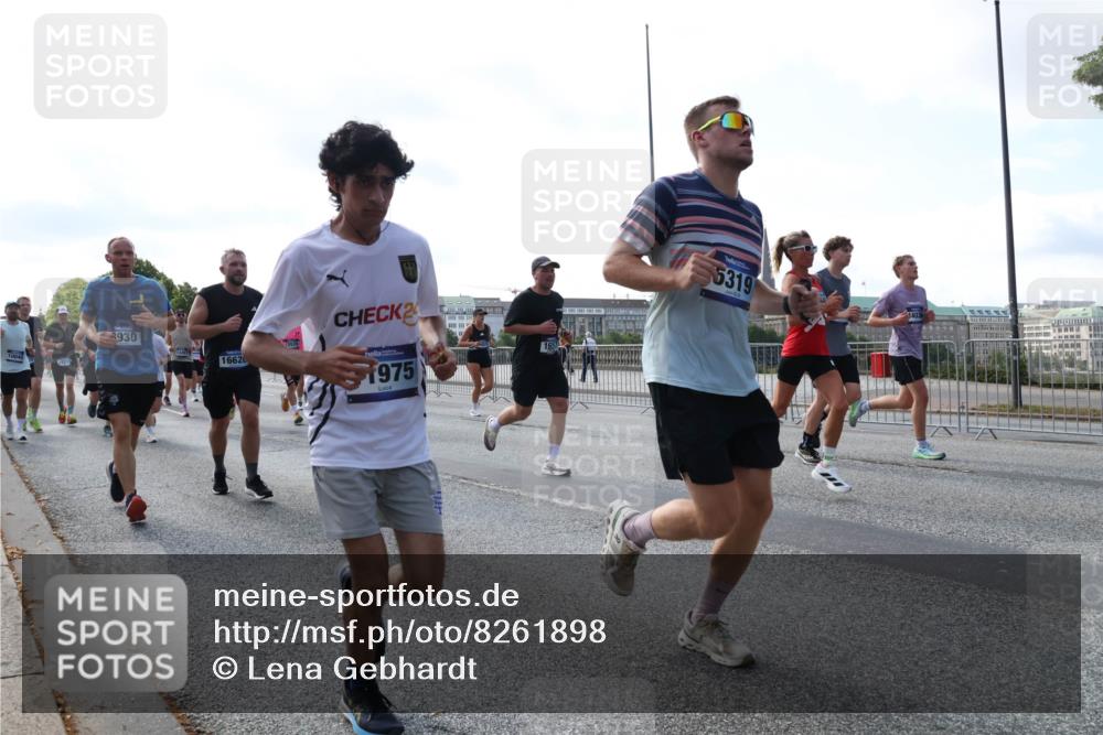 29.06.2025 - hella hamburg halbmarathon Lena Gebhardt http://msf.ph/oto/8261898 29.06.2025 09:57:06 Lombardsbrücke 1030, 1327, 1381, 1442, 1460, 1496, 1537, 1657, 1783, 1833, 2013, 2025, 2074, 2111, 2119, 2208, 2340, 2378, 2396, 2595, 2814, 2839, 2869, 2878, 3093, 3103, 3310, 3575, 3652, 3698, 3791, 4377, 4558, 4635, 4726, 4770, 4897, 5008, 5013, 5018, 5021, 5169, 5194, 5319, 5744, 5839, 6033, 6377, 6561, 6562, 6631, 6720, 6762, 7176, 7177, 7259, 7918, 8112, 8261, 8313, 8572, 8587, 8618, 8651, 8661, 8710, 8813, 8863, 8921, 8930, 9060, 9082, 9316, 9497, 9597, 9638, 10191 meine-sportfotos.de