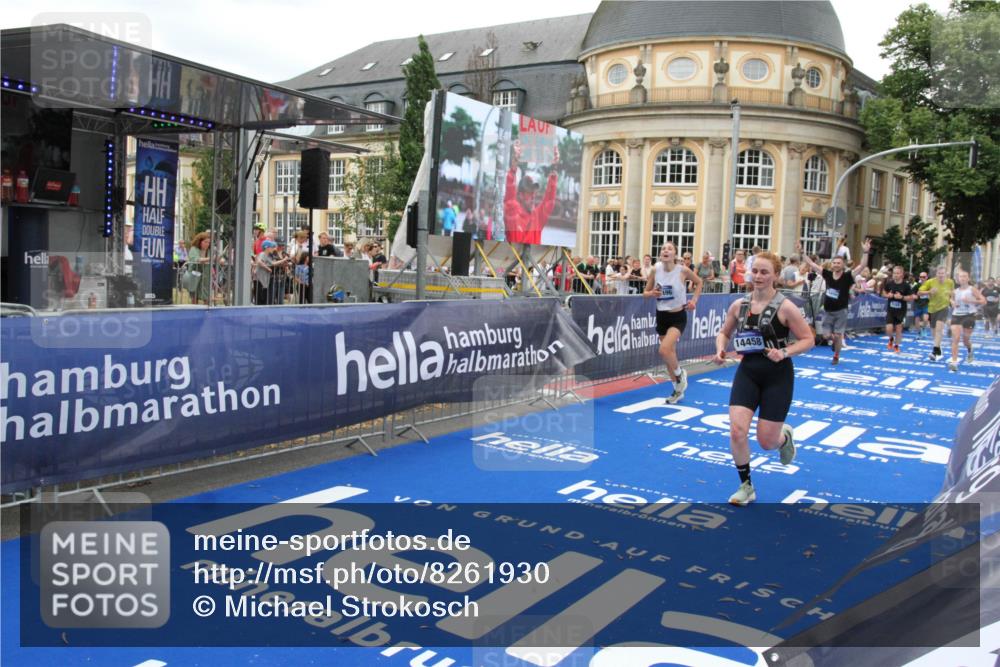 29.06.2025 - hella hamburg halbmarathon Michael Strokosch http://msf.ph/oto/8261930 29.06.2025 10:51:45 Ziel 6286, 7224, 8819, 13327, 14012, 14458, 15496, 15727, 15831, 15899, 17682, 19020, 19053 meine-sportfotos.de