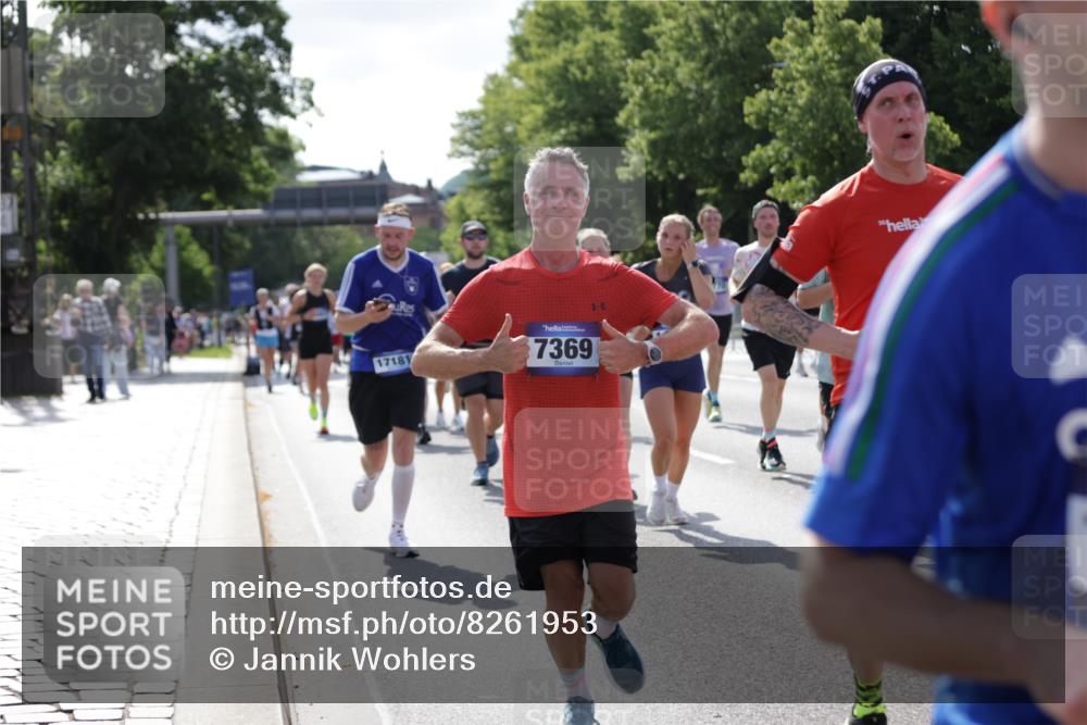 29.06.2025 - hella hamburg halbmarathon Jannik Wohlers http://msf.ph/oto/8261953 29.06.2025 09:58:22 Lombardsbrücke 1410, 1485, 1727, 1946, 1951, 2518, 2840, 2883, 2907, 3334, 3819, 3952, 4120, 4152, 4167, 5077, 5084, 5378, 6294, 6592, 6657, 6759, 6877, 7082, 7369, 7716, 7732, 8068, 8322, 8639, 8721, 9727, 9770, 10724, 11212, 11638, 11976, 12135, 12362, 12483, 12526, 12632, 13397, 13465, 13470, 13654, 13694, 13706, 13880, 13997, 14266, 14355, 14363, 14368, 14702, 15275, 15497, 15506, 15523, 15727, 15854, 16108, 16292, 16470, 16830, 17181, 17346, 17348, 17491 meine-sportfotos.de