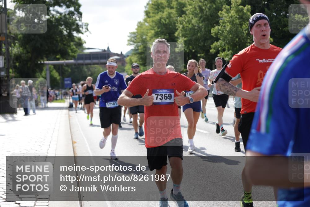 29.06.2025 - hella hamburg halbmarathon Jannik Wohlers http://msf.ph/oto/8261987 29.06.2025 09:58:22 Lombardsbrücke 1410, 1485, 1727, 1946, 1951, 2518, 2840, 2883, 2907, 3334, 3819, 3952, 4120, 4152, 4167, 5077, 5084, 5378, 6294, 6592, 6657, 6759, 6877, 7082, 7369, 7716, 7732, 8068, 8322, 8639, 8721, 9727, 9770, 10724, 11212, 11638, 11976, 12135, 12362, 12483, 12526, 12632, 13397, 13465, 13470, 13654, 13694, 13706, 13880, 13997, 14266, 14355, 14363, 14368, 14702, 15275, 15497, 15506, 15523, 15727, 15854, 16108, 16292, 16470, 16830, 17181, 17346, 17348, 17491 meine-sportfotos.de