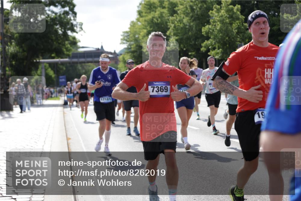 29.06.2025 - hella hamburg halbmarathon Jannik Wohlers http://msf.ph/oto/8262019 29.06.2025 09:58:22 Lombardsbrücke 1410, 1485, 1727, 1946, 1951, 2518, 2840, 2883, 2907, 3334, 3819, 3952, 4120, 4152, 4167, 5077, 5084, 5378, 6294, 6592, 6657, 6759, 6877, 7082, 7369, 7716, 7732, 8068, 8322, 8639, 8721, 9727, 9770, 10724, 11212, 11638, 11976, 12135, 12362, 12483, 12526, 12632, 13397, 13465, 13470, 13654, 13694, 13706, 13880, 13997, 14266, 14355, 14363, 14368, 14702, 15275, 15497, 15506, 15523, 15727, 15854, 16108, 16292, 16470, 16830, 17181, 17346, 17348, 17491 meine-sportfotos.de
