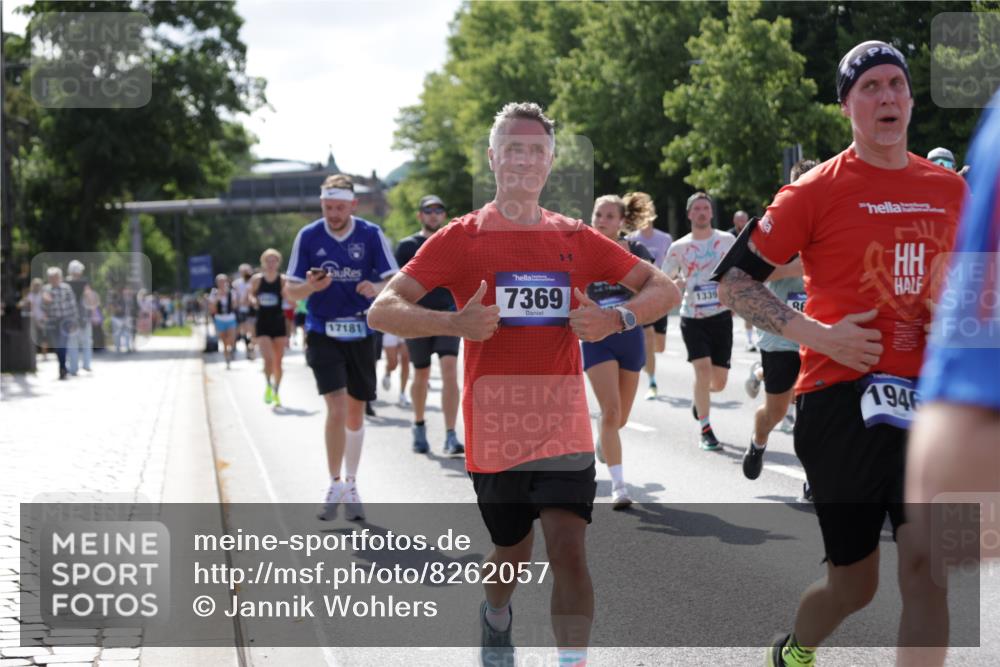 29.06.2025 - hella hamburg halbmarathon Jannik Wohlers http://msf.ph/oto/8262057 29.06.2025 09:58:22 Lombardsbrücke 1410, 1485, 1727, 1946, 1951, 2518, 2840, 2883, 2907, 3334, 3819, 3952, 4120, 4152, 4167, 5077, 5084, 5378, 6294, 6592, 6657, 6759, 6877, 7082, 7369, 7716, 7732, 8068, 8322, 8639, 8721, 9727, 9770, 10724, 11212, 11638, 11976, 12135, 12362, 12483, 12526, 12632, 13397, 13465, 13470, 13654, 13694, 13706, 13880, 13997, 14266, 14355, 14363, 14368, 14702, 15275, 15497, 15506, 15523, 15727, 15854, 16108, 16292, 16470, 16830, 17181, 17346, 17348, 17491 meine-sportfotos.de