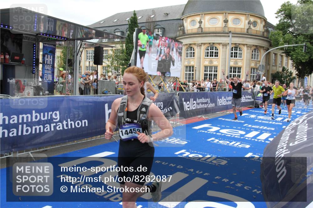 29.06.2025 - hella hamburg halbmarathon Michael Strokosch http://msf.ph/oto/8262087 29.06.2025 10:51:46 Ziel 2396, 6286, 7224, 8710, 8819, 12224, 14012, 14458, 15496, 15727, 15831, 15899, 17682, 19020, 19053 meine-sportfotos.de