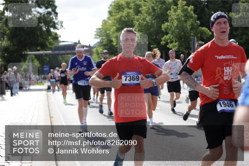 29.06.2025 - hella hamburg halbmarathon Jannik Wohlers http://msf.ph/oto/8262090 29.06.2025 09:58:22 Lombardsbrücke 1410, 1485, 1727, 1946, 1951, 2518, 2840, 2883, 2907, 3334, 3819, 3952, 4120, 4152, 4167, 5077, 5084, 5378, 6294, 6592, 6657, 6759, 6877, 7082, 7369, 7716, 7732, 8068, 8322, 8639, 8721, 9727, 9770, 10724, 11212, 11638, 11976, 12135, 12362, 12483, 12526, 12632, 13397, 13465, 13470, 13654, 13694, 13706, 13880, 13997, 14266, 14355, 14363, 14368, 14702, 15275, 15497, 15506, 15523, 15727, 15854, 16108, 16292, 16470, 16830, 17181, 17346, 17348, 17491 meine-sportfotos.de