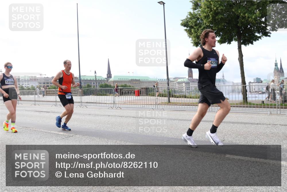 29.06.2025 - hella hamburg halbmarathon Lena Gebhardt http://msf.ph/oto/8262110 29.06.2025 10:11:00 Lombardsbrücke 1166, 1186, 1723, 1781, 2868, 4287, 4389, 5254, 5653, 5990, 5991, 7250, 7271, 7370, 8171, 8206, 8207, 8561, 9169, 9681, 9829, 10196, 11149, 11355, 11887, 11904, 11905, 12426, 12556, 12571, 12629, 12790, 12836, 13588, 13594, 13825, 13901, 14022, 14270, 15009, 15214, 15252, 15908, 16344, 16383, 16808, 17142, 17500, 17532, 18949, 19241 meine-sportfotos.de