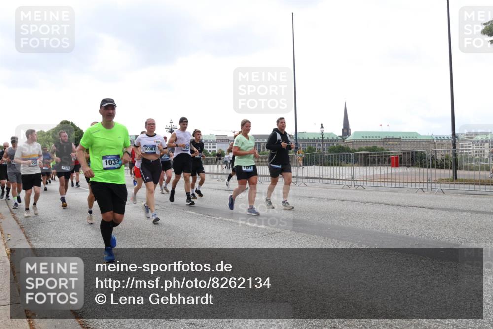 29.06.2025 - hella hamburg halbmarathon Lena Gebhardt http://msf.ph/oto/8262134 29.06.2025 10:46:02 Lombardsbrücke 1004, 1033, 1060, 1085, 1100, 1104, 1421, 1426, 1429, 1465, 1532, 1555, 1854, 1867, 1868, 1983, 2008, 2398, 2423, 2522, 2550, 2773, 2813, 2917, 2951, 2954, 2965, 3410, 4104, 4119, 4223, 4317, 4388, 4572, 5044, 5635, 5697, 5703, 5769, 5770, 5854, 5892, 6068, 6133, 6333, 6392, 6623, 7268, 7356, 7368, 7374, 7605, 7894, 7960, 7983, 8047, 8745, 9120, 9121, 9129, 9337, 9426, 9445, 10327, 10329, 10367, 10511, 11358, 11361, 11876, 11910, 12298, 12333, 12507, 12522 meine-sportfotos.de
