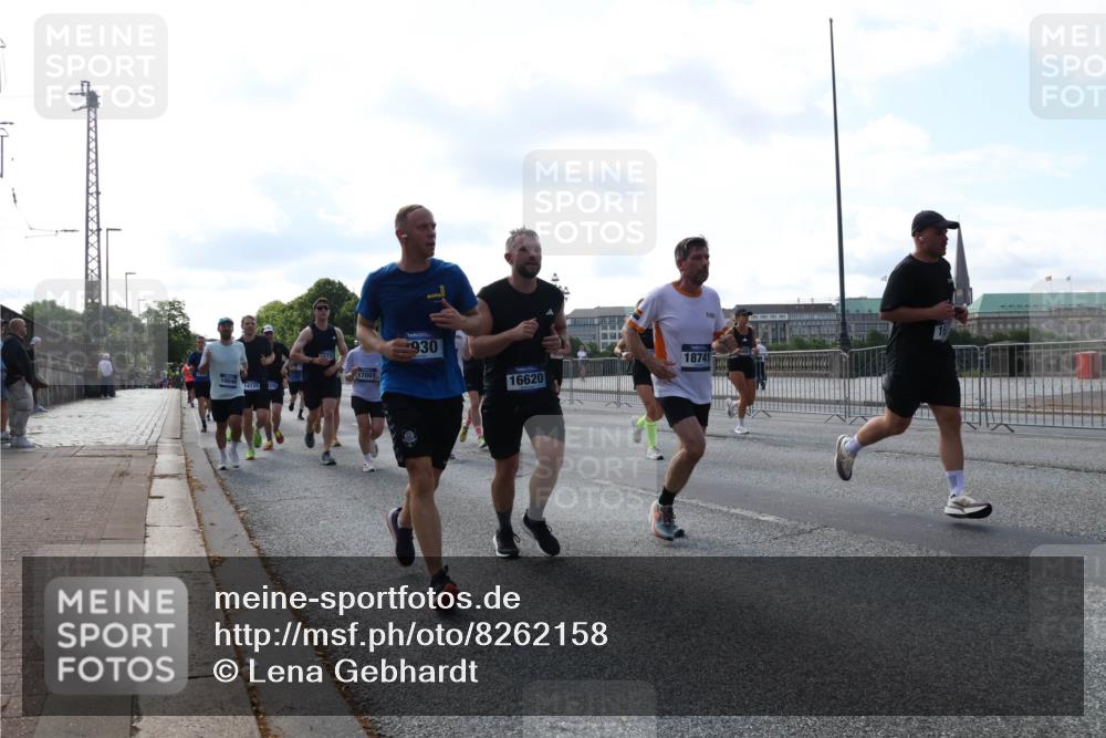 29.06.2025 - hella hamburg halbmarathon Lena Gebhardt http://msf.ph/oto/8262158 29.06.2025 09:57:06 Lombardsbrücke 1030, 1327, 1381, 1442, 1460, 1496, 1537, 1657, 1783, 1833, 2013, 2025, 2074, 2111, 2119, 2208, 2340, 2378, 2396, 2595, 2814, 2839, 2869, 2878, 3093, 3103, 3310, 3575, 3652, 3698, 3791, 4377, 4558, 4635, 4726, 4770, 4897, 5008, 5013, 5018, 5021, 5169, 5194, 5319, 5744, 5839, 6033, 6377, 6561, 6562, 6631, 6720, 6762, 7176, 7177, 7259, 7918, 8112, 8261, 8313, 8572, 8587, 8618, 8651, 8661, 8710, 8813, 8863, 8921, 8930, 9060, 9082, 9316, 9497, 9597, 9638, 10191 meine-sportfotos.de