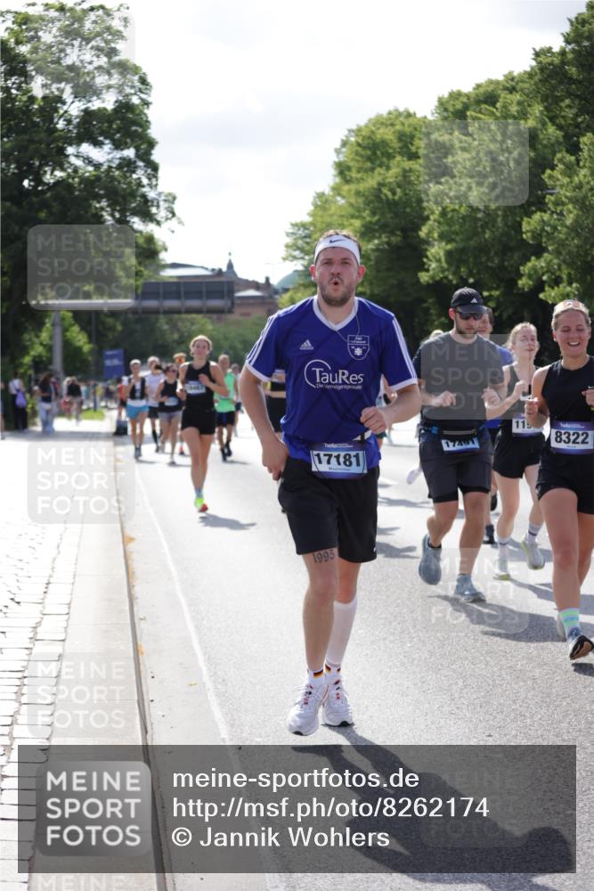 29.06.2025 - hella hamburg halbmarathon Jannik Wohlers http://msf.ph/oto/8262174 29.06.2025 09:58:24 Lombardsbrücke 1410, 1485, 1727, 1946, 1951, 2840, 2883, 2907, 3334, 3952, 4120, 4167, 5077, 5084, 6294, 6629, 6657, 6759, 6877, 7082, 7369, 7716, 7732, 8068, 8322, 8639, 8721, 9655, 9727, 9770, 10488, 10724, 11212, 11612, 11638, 11976, 12135, 12362, 12483, 12526, 13397, 13465, 13654, 13694, 13706, 13880, 13997, 14266, 14355, 14363, 14368, 14702, 15275, 15497, 15506, 15516, 15523, 15727, 15854, 16108, 16292, 16470, 16830, 17181, 17346, 17491, 17828, 18000, 19152 meine-sportfotos.de