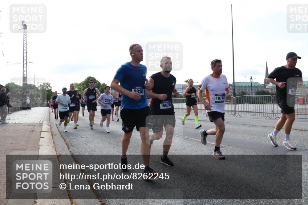 29.06.2025 - hella hamburg halbmarathon Lena Gebhardt http://msf.ph/oto/8262245 29.06.2025 09:57:07 Lombardsbrücke 1030, 1327, 1381, 1442, 1460, 1496, 1537, 1657, 1783, 1833, 2013, 2025, 2074, 2111, 2119, 2208, 2340, 2378, 2396, 2595, 2814, 2839, 2869, 2878, 3093, 3103, 3310, 3575, 3652, 3698, 3791, 4299, 4377, 4558, 4635, 4726, 4770, 4897, 5008, 5013, 5018, 5021, 5169, 5194, 5319, 5744, 5839, 6033, 6377, 6631, 6720, 6762, 7176, 7177, 7259, 7918, 8112, 8261, 8313, 8572, 8587, 8618, 8651, 8661, 8710, 8813, 8863, 8921, 8930, 9060, 9082, 9316, 9497, 9638, 10191 meine-sportfotos.de