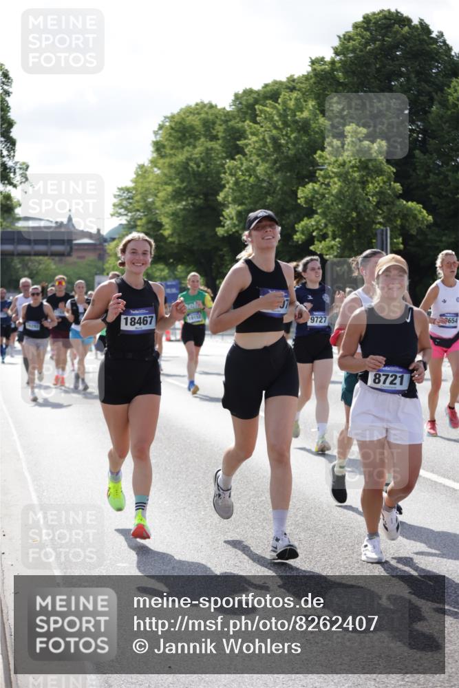 29.06.2025 - hella hamburg halbmarathon Jannik Wohlers http://msf.ph/oto/8262407 29.06.2025 09:58:27 Lombardsbrücke 1410, 1485, 1715, 1719, 1727, 1946, 1951, 2840, 2883, 2907, 3037, 3334, 3952, 4120, 4167, 5077, 5084, 6294, 6629, 6657, 7082, 7369, 7716, 7732, 8068, 8322, 8639, 8721, 8798, 9655, 9727, 9770, 10488, 10724, 11212, 11612, 11976, 12135, 12362, 12526, 13397, 13465, 13654, 13694, 13706, 13880, 13997, 14355, 14363, 14368, 14702, 15275, 15497, 15506, 15516, 15727, 15854, 16108, 16292, 16470, 17181, 17383, 17491, 17828, 18000, 18181, 18308, 18340, 19152 meine-sportfotos.de