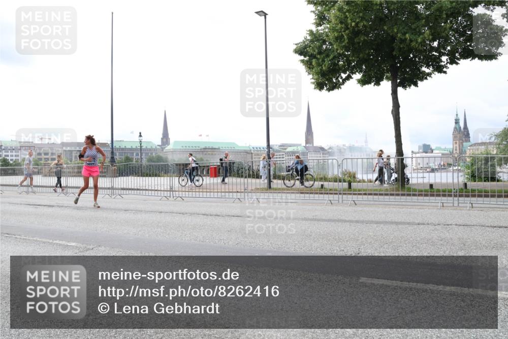 29.06.2025 - hella hamburg halbmarathon Lena Gebhardt http://msf.ph/oto/8262416 29.06.2025 10:34:31 Lombardsbrücke 1025, 1672, 2023, 2265, 2412, 2464, 2496, 2510, 2511, 2801, 2933, 3130, 3145, 3420, 3829, 3848, 4540, 4824, 4826, 5453, 5609, 6034, 6105, 6171, 6329, 6571, 6574, 6843, 7020, 7324, 7329, 7386, 7644, 7733, 8277, 8349, 8705, 8965, 9122, 9164, 9379, 9448, 9514, 10335, 10360, 10564, 10674, 11122, 11245, 11872, 12164, 12382, 13957, 15477, 16238, 16311, 16390, 16682, 16919, 17230, 18158, 18941 meine-sportfotos.de