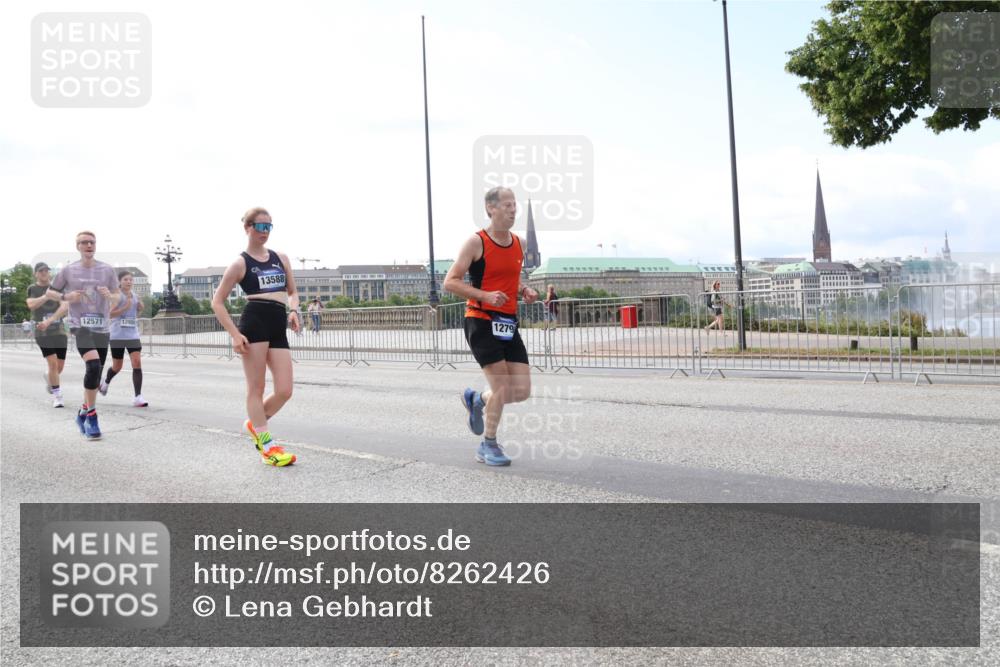 29.06.2025 - hella hamburg halbmarathon Lena Gebhardt http://msf.ph/oto/8262426 29.06.2025 10:11:01 Lombardsbrücke 1166, 1186, 1723, 1781, 2868, 3837, 4287, 4389, 5254, 5653, 5990, 5991, 7250, 7271, 7370, 8171, 8206, 8207, 8561, 9119, 9169, 9681, 9829, 10196, 11149, 11355, 11887, 11904, 11905, 12426, 12556, 12571, 12629, 12790, 12836, 13588, 13594, 13603, 13825, 14022, 14149, 14270, 15009, 15214, 15252, 15908, 16344, 16383, 16808, 17142, 17500, 17532, 18949, 19241 meine-sportfotos.de