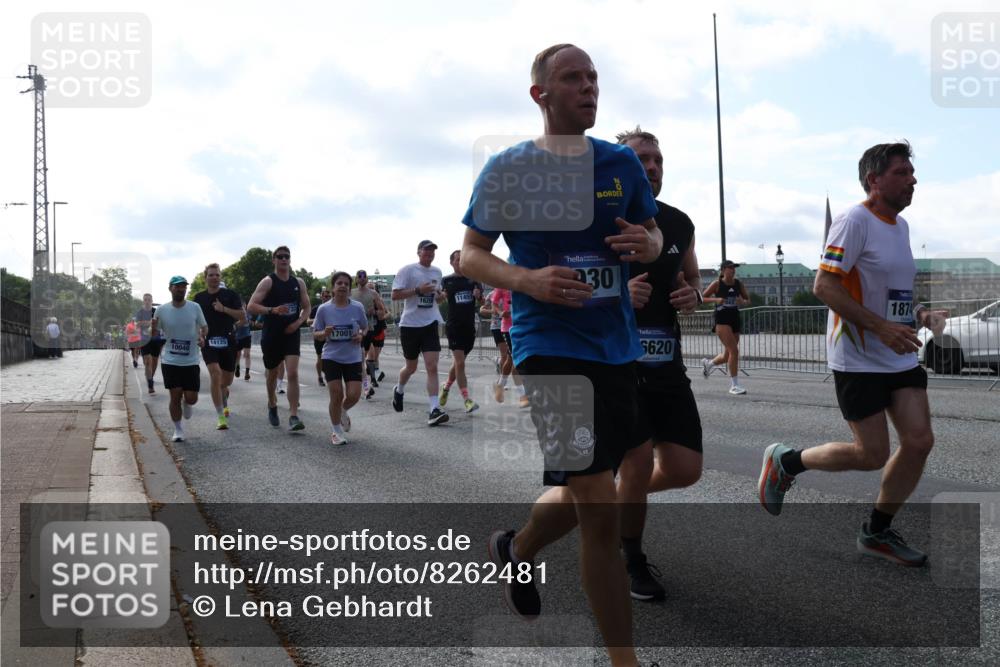 29.06.2025 - hella hamburg halbmarathon Lena Gebhardt http://msf.ph/oto/8262481 29.06.2025 09:57:07 Lombardsbrücke 1030, 1327, 1381, 1442, 1460, 1496, 1537, 1657, 1783, 1833, 2013, 2025, 2074, 2111, 2119, 2208, 2340, 2378, 2396, 2595, 2814, 2839, 2869, 2878, 3093, 3103, 3310, 3575, 3652, 3698, 3791, 4299, 4377, 4558, 4635, 4726, 4770, 4897, 5008, 5013, 5018, 5021, 5169, 5194, 5319, 5744, 5839, 6033, 6377, 6631, 6720, 6762, 7176, 7177, 7259, 7918, 8112, 8261, 8313, 8572, 8587, 8618, 8651, 8661, 8710, 8813, 8863, 8921, 8930, 9060, 9082, 9316, 9497, 9638, 10191 meine-sportfotos.de