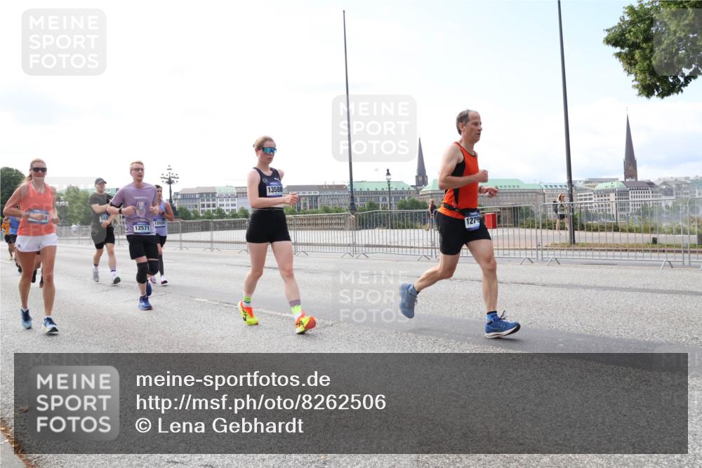 29.06.2025 - hella hamburg halbmarathon Lena Gebhardt http://msf.ph/oto/8262506 29.06.2025 10:11:01 Lombardsbrücke 1166, 1186, 1723, 1781, 2868, 3837, 4287, 4389, 5254, 5653, 5990, 5991, 7250, 7271, 7370, 8171, 8206, 8207, 8561, 9119, 9169, 9681, 9829, 10196, 11149, 11355, 11887, 11904, 11905, 12426, 12556, 12571, 12629, 12790, 12836, 13588, 13594, 13603, 13825, 14022, 14149, 14270, 15009, 15214, 15252, 15908, 16344, 16383, 16808, 17142, 17500, 17532, 18949, 19241 meine-sportfotos.de