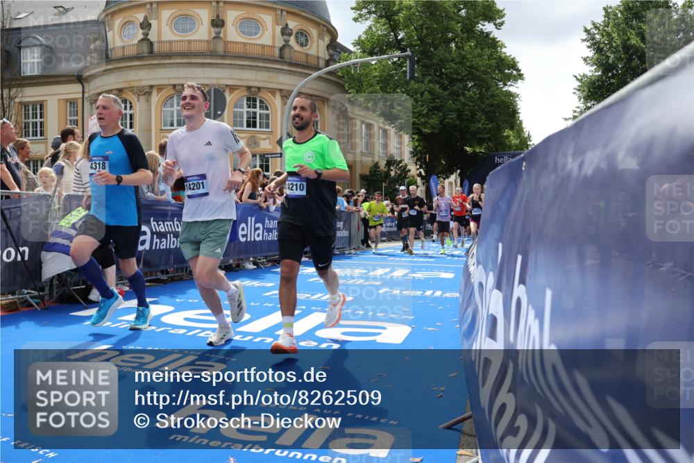 29.06.2025 - hella hamburg halbmarathon Strokosch-Dieckow http://msf.ph/oto/8262509 29.06.2025 10:43:44 Ziel 1976, 3116, 3437, 3697, 4318, 5624, 5692, 6903, 6991, 7185, 9043, 9114, 9159, 9374, 11153, 11778, 11848, 13421, 13897, 14201, 14210, 14861, 15328, 15512, 15932, 16062, 16105, 18449, 18650, 19090 meine-sportfotos.de
